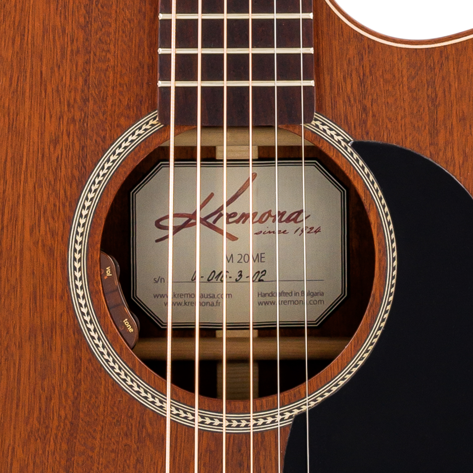Kremona M20ME CW cutaway dreadnought acoustic guitar with wooden herringbone rosette
