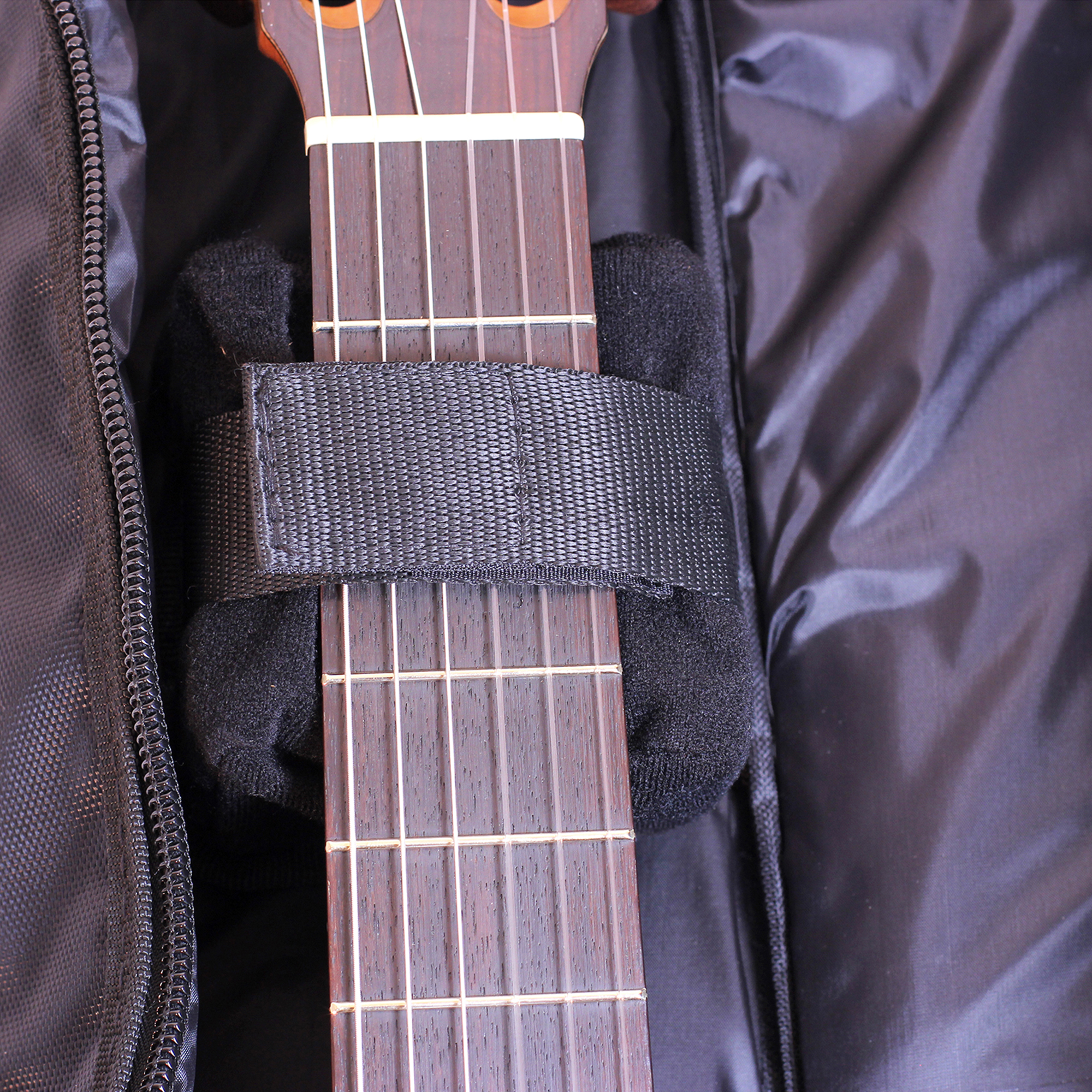 Kremona Standard Gig Bag for Guitar with textured nylon exterior and jumbo zippers